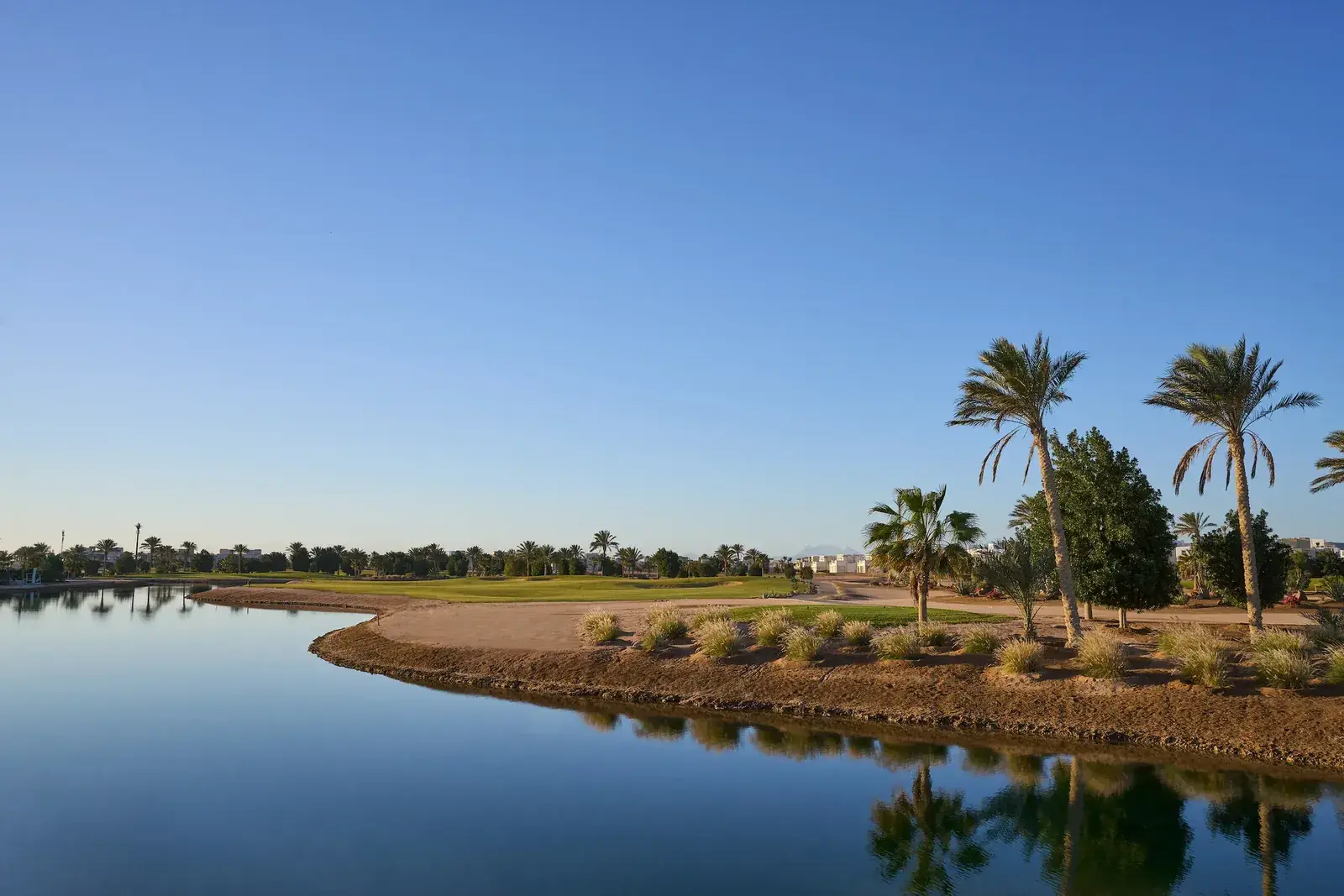 Golf between the lagoons