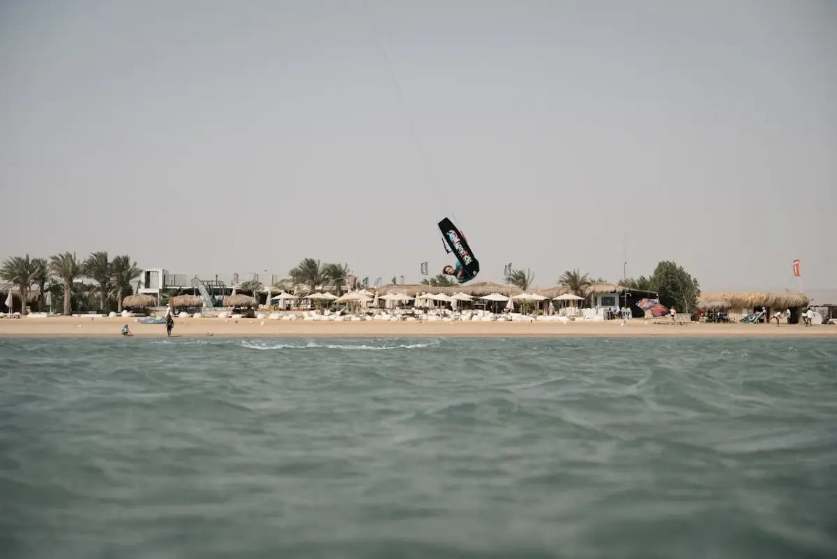 Makani Beach Club — photo 1 of 4